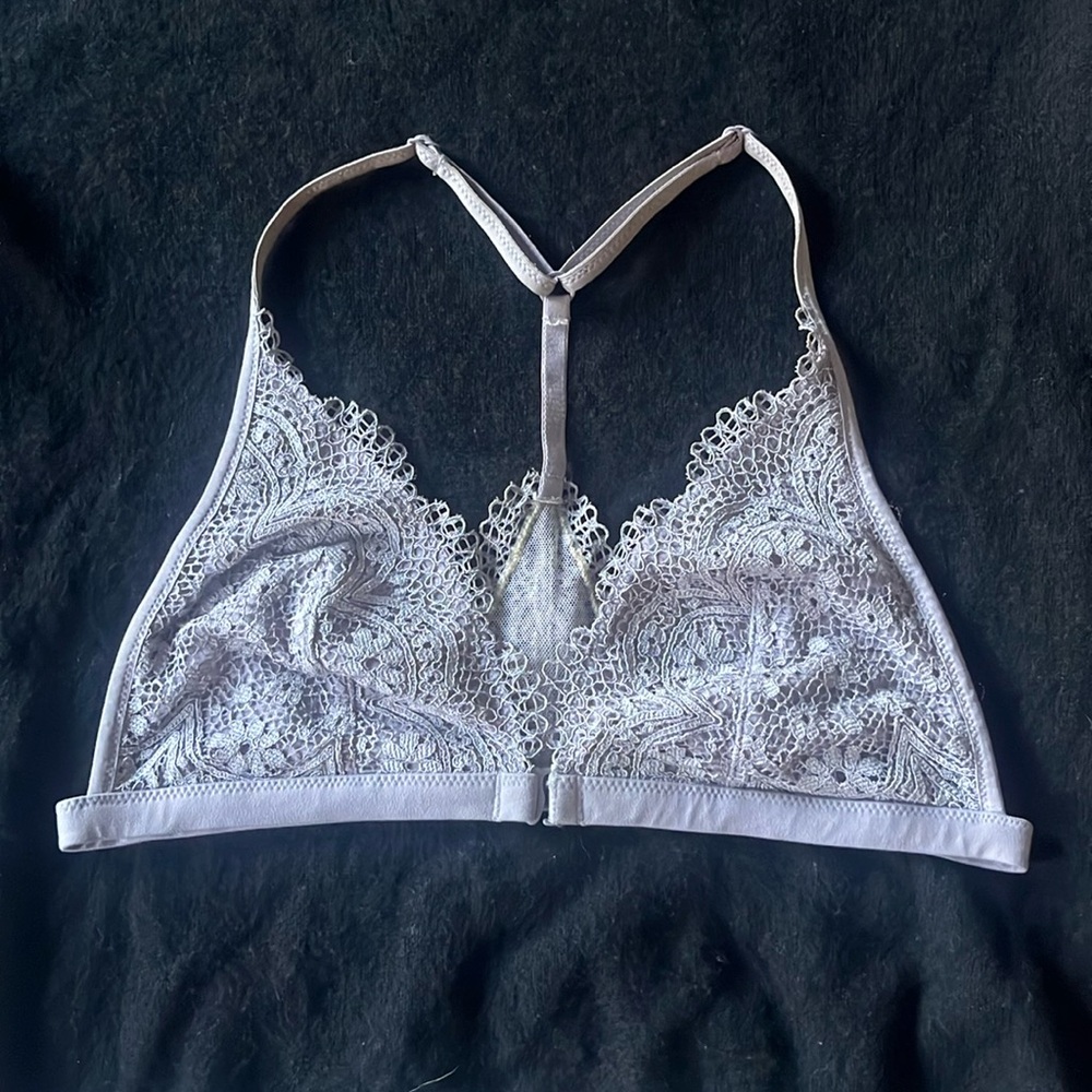 Victoria’s Secret adjustable t-back front clasp lace bralette